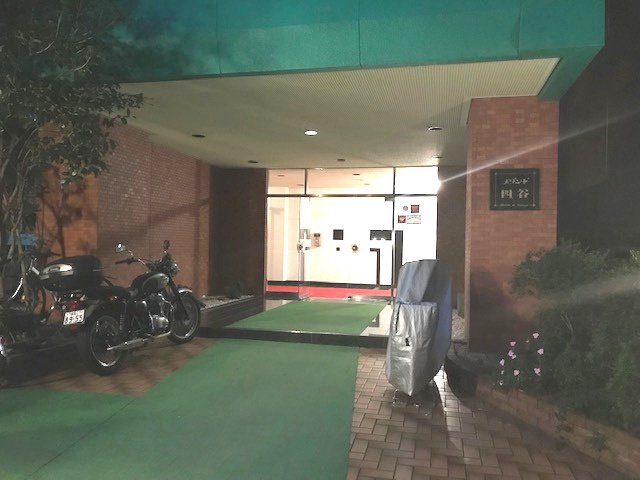 メゾンド四谷のエントランス