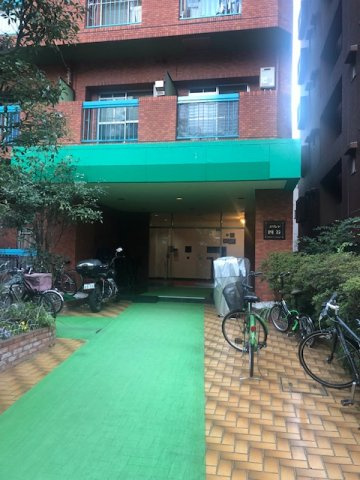 メゾンド四谷のエントランス
