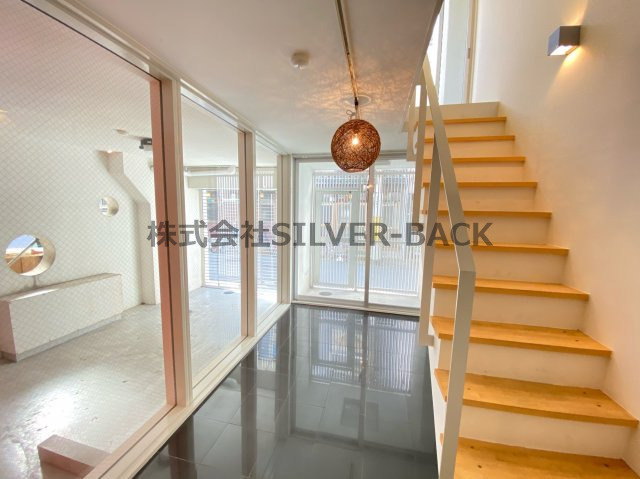 U residence 弁天町のエントランス