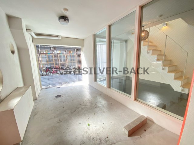 U residence 弁天町の駐車場