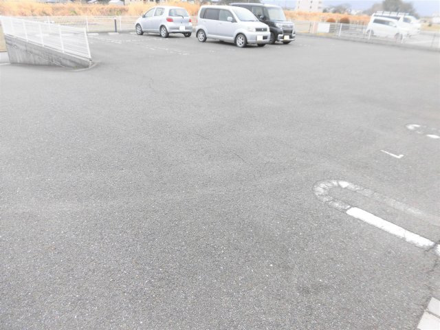 メゾン・シュクルの駐車場