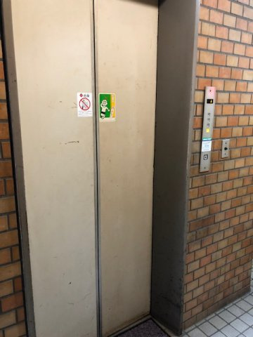 篠原ビルのロビー