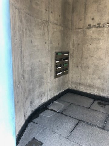 ユースメディアビルのロビー