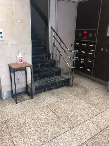 第三岩月ビルのロビー