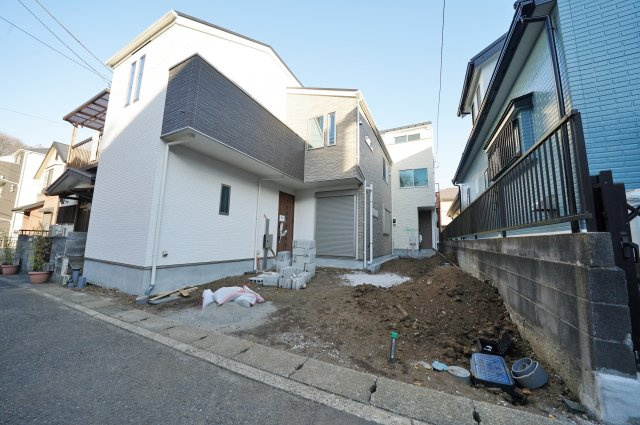 リビング階段や対面式キッチンなどファミリーにおすすめの間取り♪保土ヶ谷区川島町新築戸建ての外観