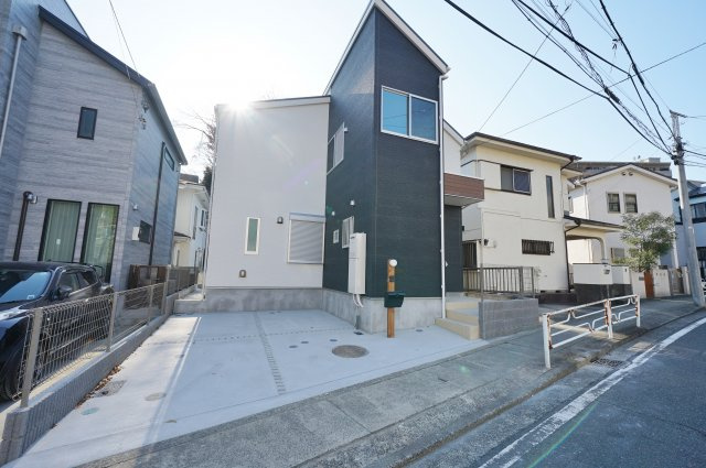 保土ヶ谷駅から徒歩平坦１７分！ＬＤＫ１６帖の４ＬＤＫ♪保土ヶ谷区岩崎町新築戸建ての外観