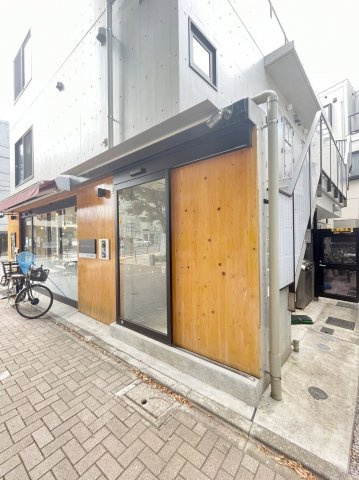 「防音マンション」リヨンドール平和公園のエントランス|落ち着いたエントランスです