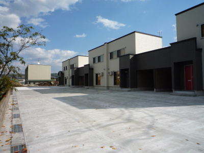 【外観】 | みちのくハイツⅢ | 外はこのようになっています。広い駐輪場