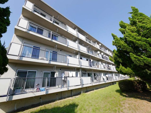 鈴蘭台第6団地2号棟の外観