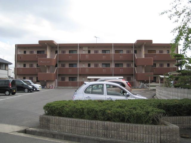 総社市門田の賃貸マンションの外観