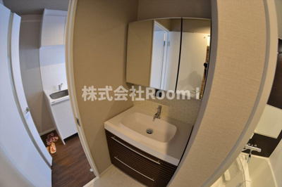 【独立洗面台】 | ブエナビスタ天満橋 | 朝の支度にも助かる、独立の洗髪洗面化粧台