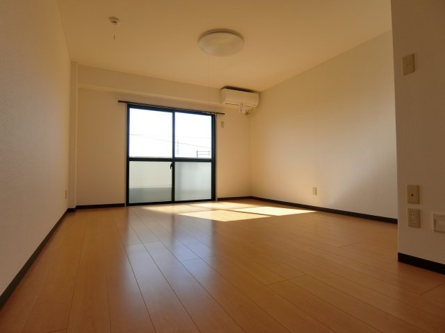 第二北山マンションの寝室