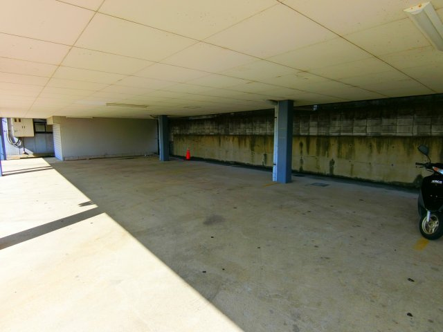 第二北山マンションの駐車場