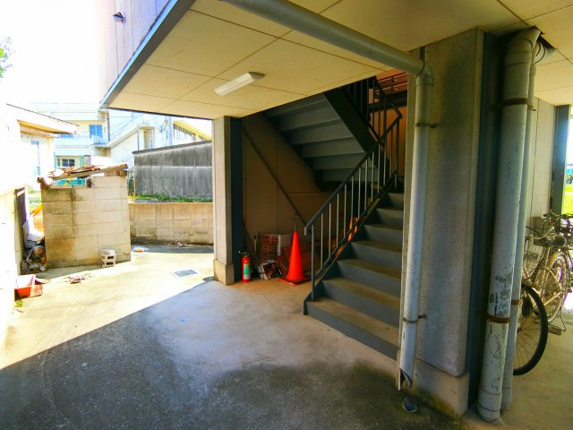 第二北山マンションのエントランス