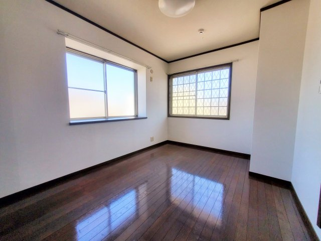 原松ハイツBの洋室