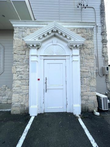 大柳町店舗のエントランス