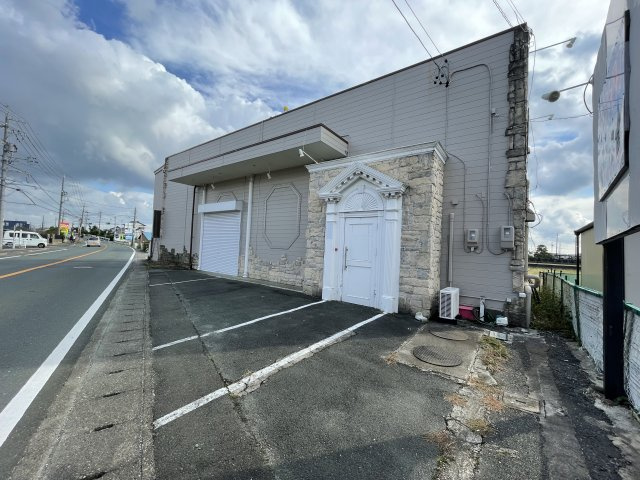 大柳町店舗の駐車場