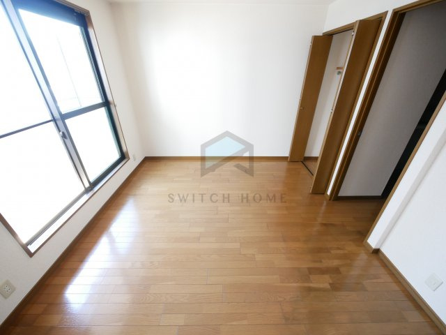 【寝室】 | ロイヤルガーデン | 寝室にぴったりのお部屋です