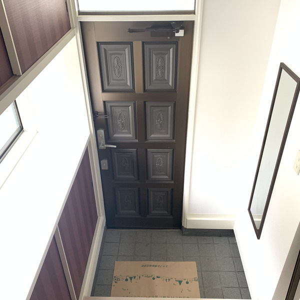 ユーカリロッジの玄関