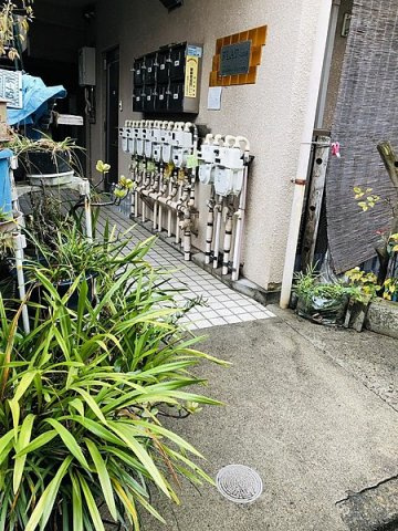 フラットワンのエントランス|フラットワン