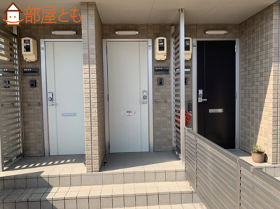 【エントランス】 | ラ・ヴィスタB棟