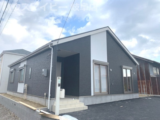 【外観】 | 北方町に平屋の新築建売登場です♪敷地面積約77坪！お車スペースなんと並列5台可能！2090万円驚き！