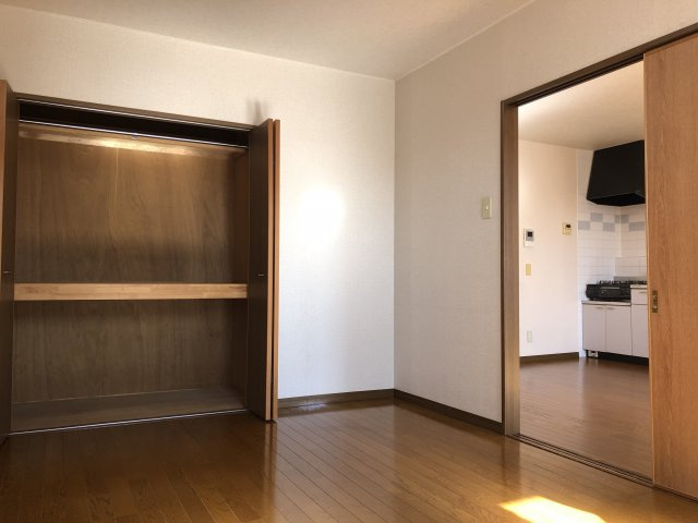 コンフォールカルチェの洋室