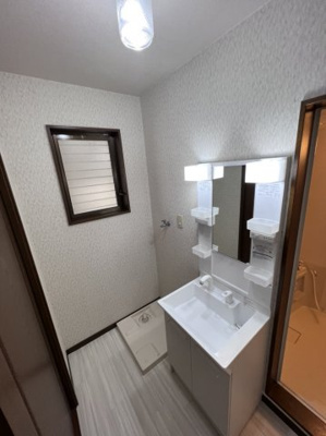 【洗面所】 | レイクサイド大坪 | 明るい洗面所です