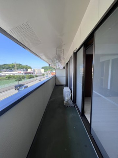 【バルコニー】 | レイクサイド大坪 | 外からの目が気にならないバルコニーで洗濯物が干せます