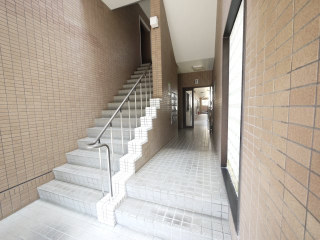 メゾンド津田沼のエントランス