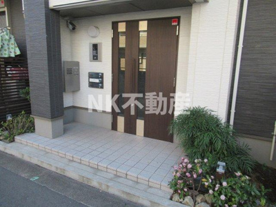 【エントランス】 | アーディフハウス吉田（吉田賃貸） | ゆとりのあるエントランスです