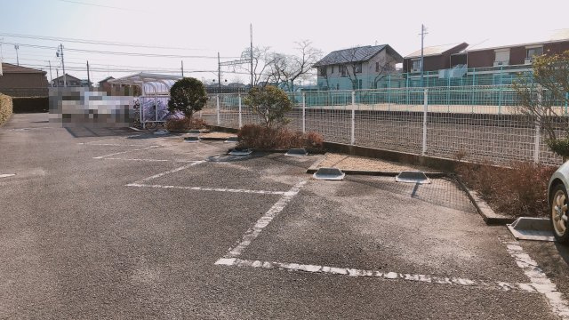 Twin Court Ｂの駐車場