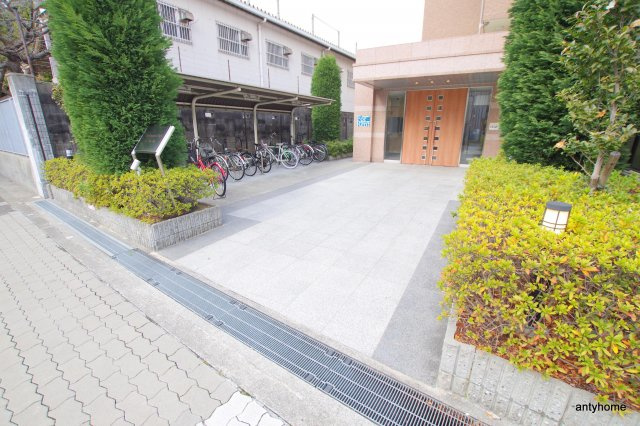 ONEROOFFLATTENJINBASHI(旧:シャルマンフジ天神橋)のエントランス