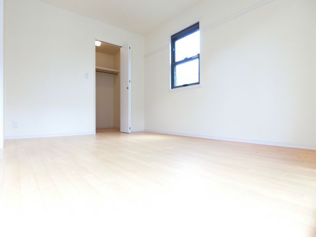 クレストコートＢ棟の洋室