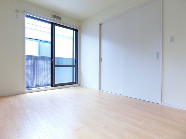 クレストコートＢ棟の寝室