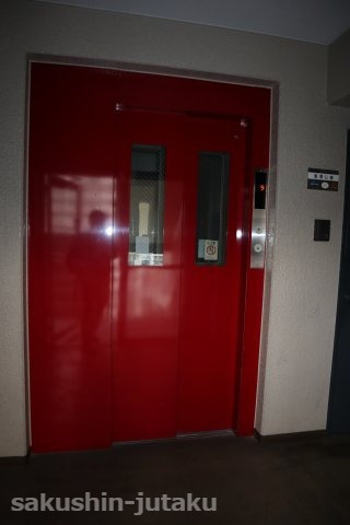 幕張ファミールハイツ　３号棟のその他共用部分|エレベーター停止階　２住戸に１基のエレベーター