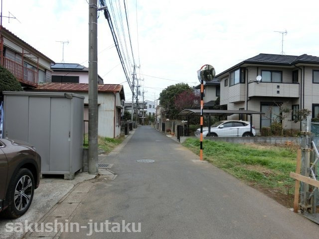 長作町　売地の前面道路含む現地写真|長作町　売地　大型８３坪　間口は１１．２ｍ　公道面　更地につき即建築可　建築条件なし　