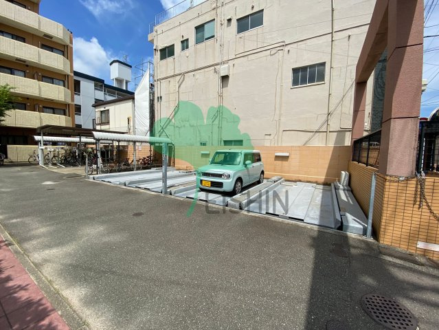 ピュアドーム博多リバーサイドの駐車場