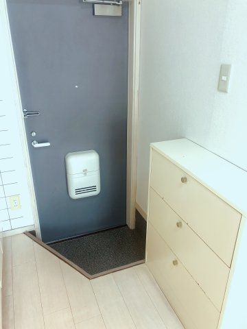 栗真ハイマートエクセル　A棟の玄関
