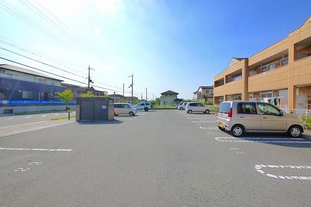 ＣＨＥＲＲＹ　ＨＯＵＳＥ（チェリーハウス）の駐車場|駐車場完備です