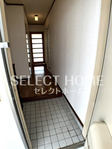 【玄関】 | Ｓｕｒｐｌｕｓ　Ｔｗｏ　Ｉｃｈｉｋａｗａ　Ｂ | 落ち着いた玄関です