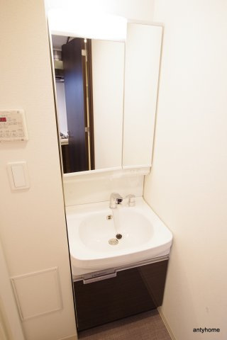 ララプレイス難波ガルテン　仲介手数料無料の洗面所