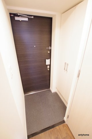 ララプレイス難波ガルテン　仲介手数料無料の玄関