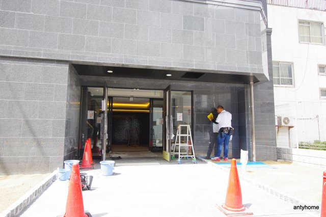 ララプレイス難波ガルテン　仲介手数料無料のエントランス