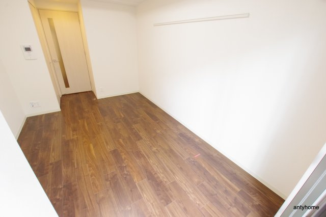 ララプレイス難波ガルテン　仲介手数料無料の洋室