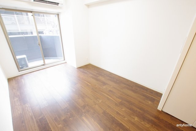 ララプレイス難波ガルテン　仲介手数料無料の寝室