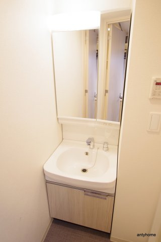 ララプレイス難波ガルテン　仲介手数料無料の洗面所