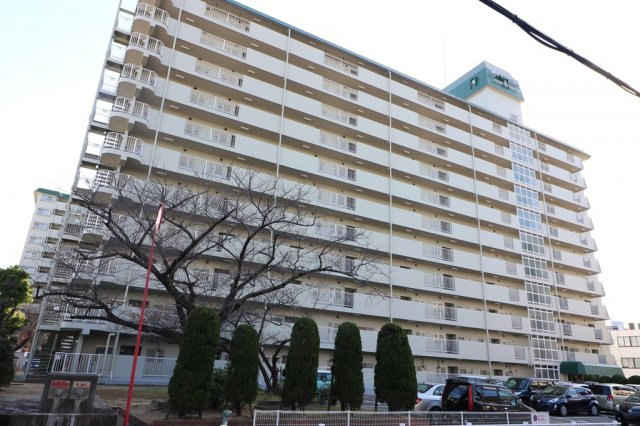 西宮市高畑町の中古マンションの外観