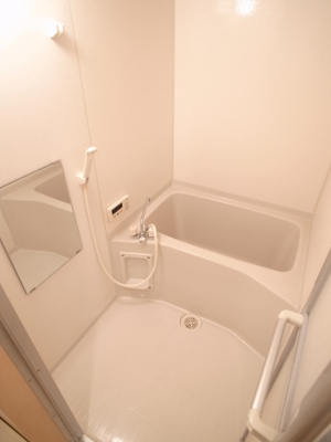 【浴室】 | レジデンスさむかわ | キレイなお風呂が好きです。