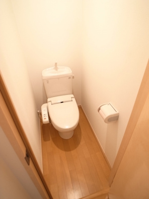 【トイレ】 | レジデンスさむかわ | ウォシュレットはもはや常識の領域に。